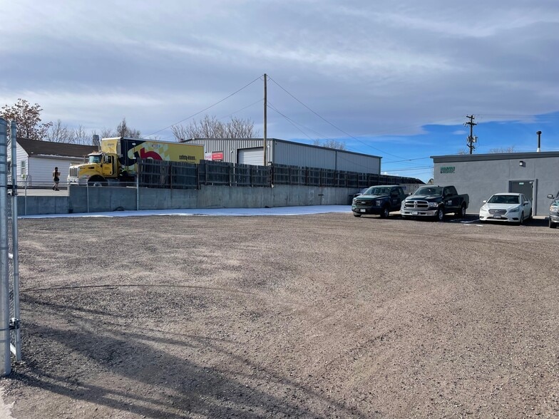 5551 Newport St, Commerce City, CO for lease - Building Photo - Image 3 of 10