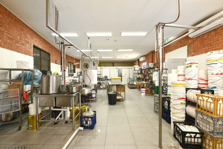 145 Turrella St, Turrella for sale - Interior Photo - Image 3 of 5