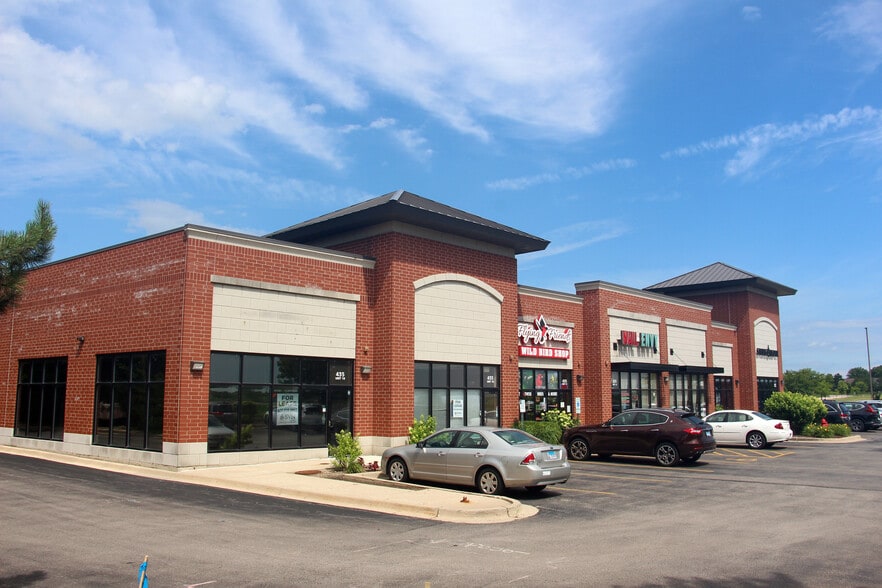 435 Angela Ln, Crystal Lake, IL for lease - Building Photo - Image 3 of 13