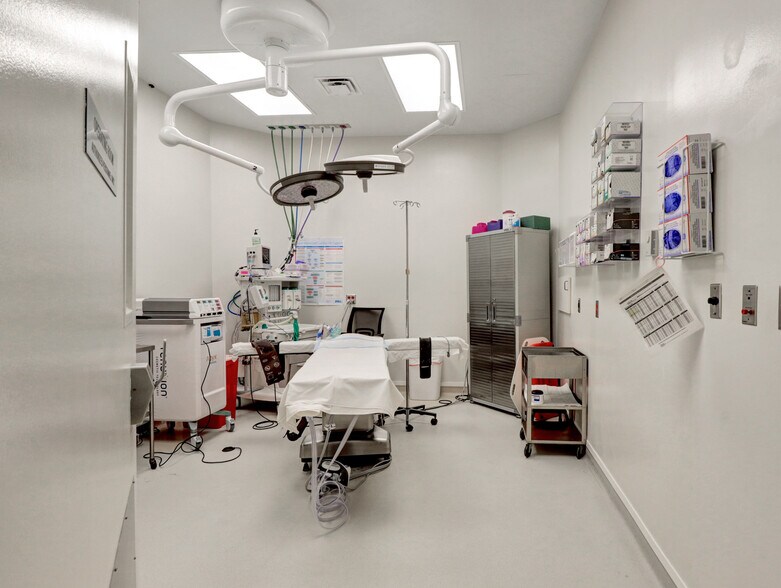 2615 W Swann Ave, Tampa, FL for lease - Interior Photo - Image 3 of 18