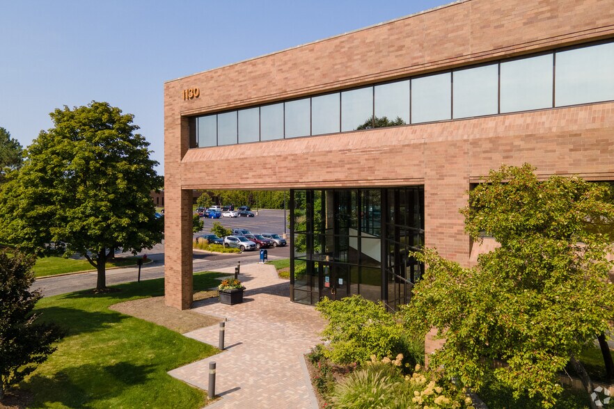 1130 W Lake Cook Rd, Buffalo Grove, IL à louer - Photo du bâtiment - Image 1 de 16