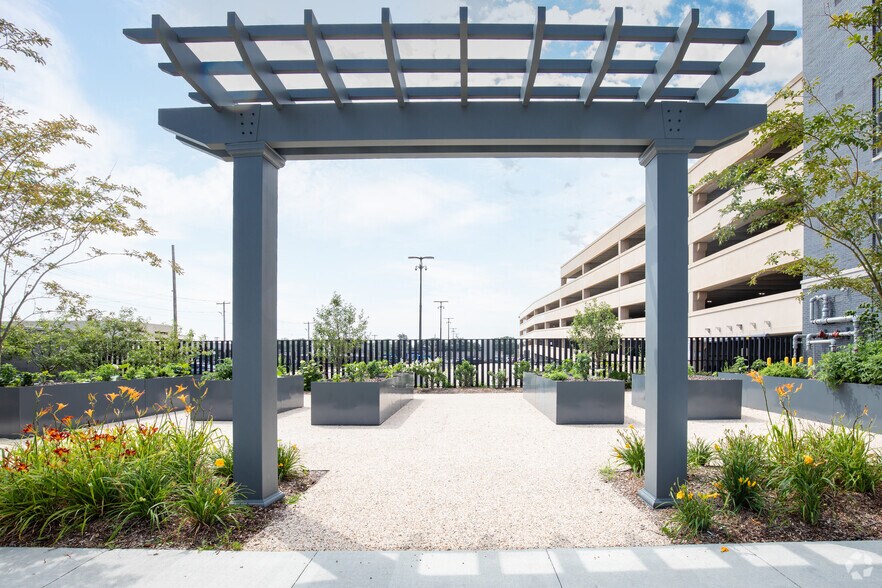 10-40 Station Dr, Wyandanch, NY à louer - Photo du bâtiment - Image 2 de 28