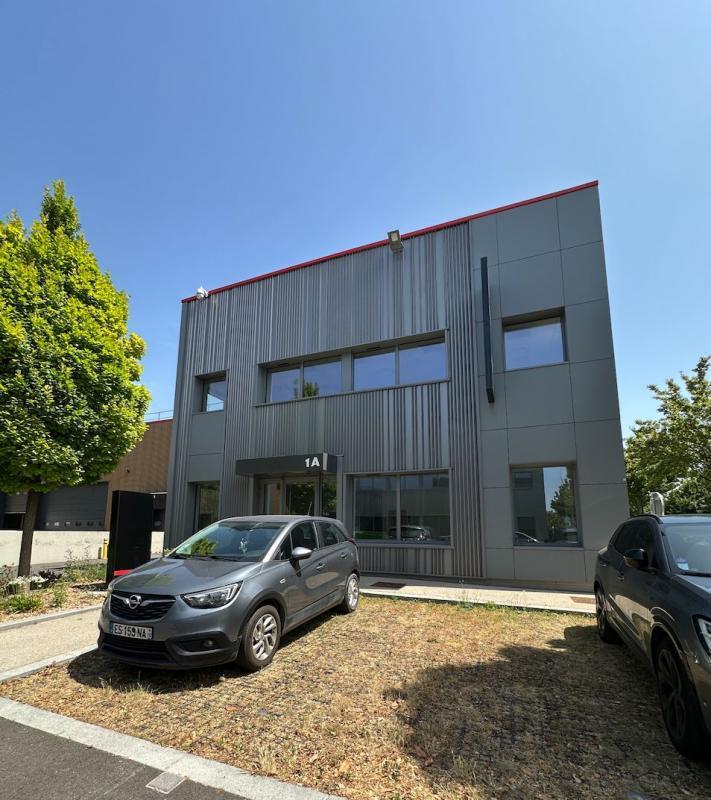 Industrial in Le Blanc-Mesnil for lease Building Photo- Image 1 of 6
