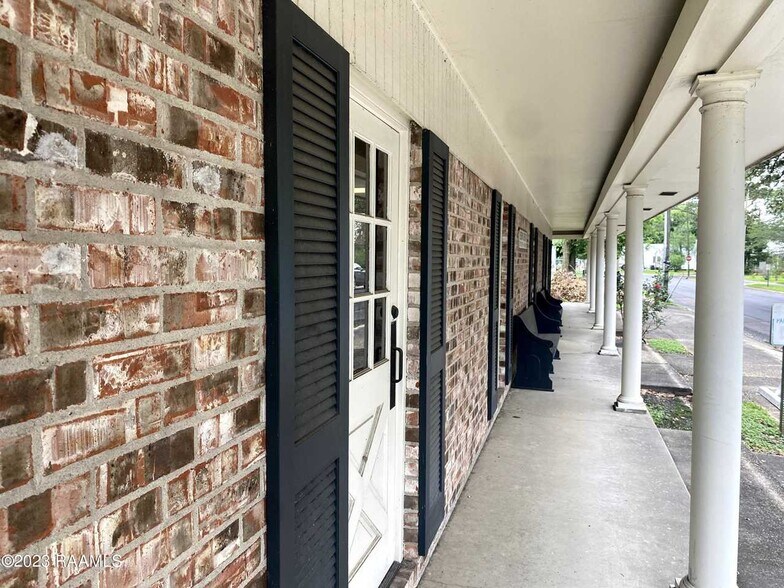 441 Charles St, New Iberia, LA à vendre - Photo du bâtiment - Image 2 de 8