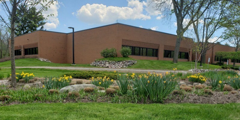 120 Bishops Way, Brookfield, WI à louer - Photo du bâtiment - Image 3 de 21