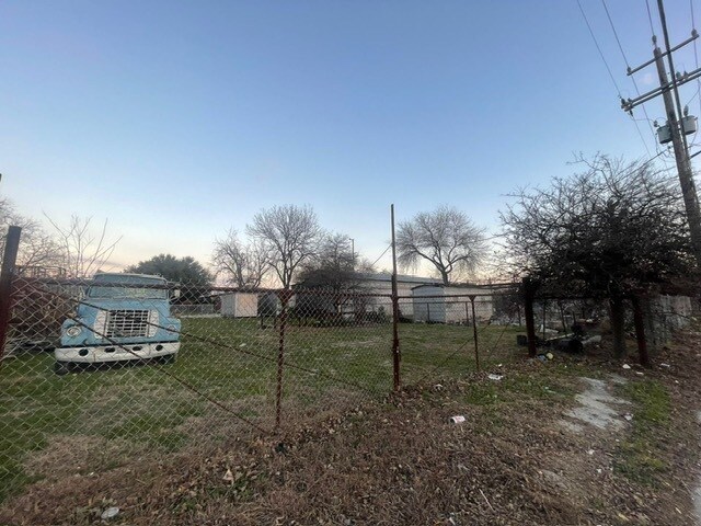 136,144 Kelsey Ave portefeuille de 2 propriétés à vendre sur LoopNet.ca - Photo du bâtiment - Image 3 de 8