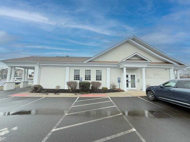 445 W Main St, Branford, CT for lease - Primary Photo - Image 1 of 23