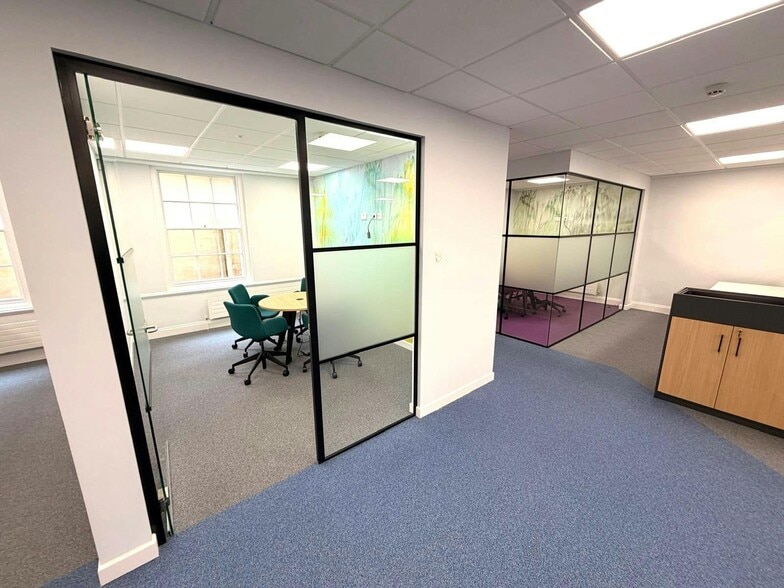 Charlotte St, Bath for lease - Interior Photo - Image 2 of 9
