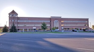 9325 Upland Ln N, Maple Grove, MN à louer Photo du bâtiment- Image 2 de 8