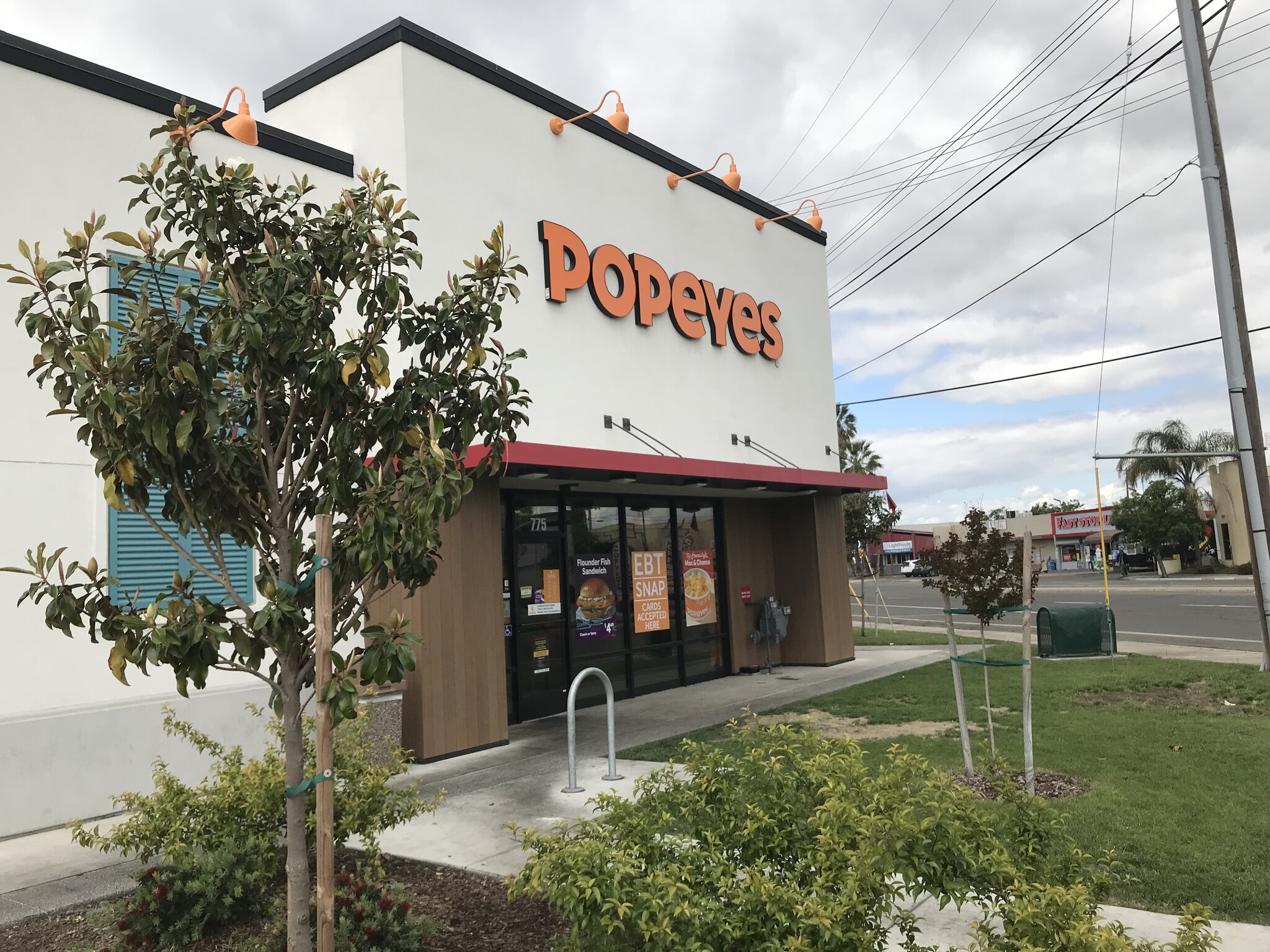 503-795 N Golden State Blvd, Turlock, CA à louer Photo intérieure- Image 1 de 2