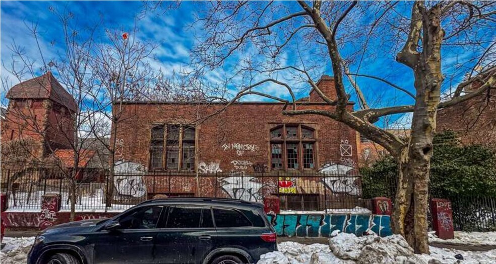 1227-1231 Pacific Street portefeuille de 3 propriétés à vendre sur LoopNet.ca - Photo du bâtiment - Image 2 de 7