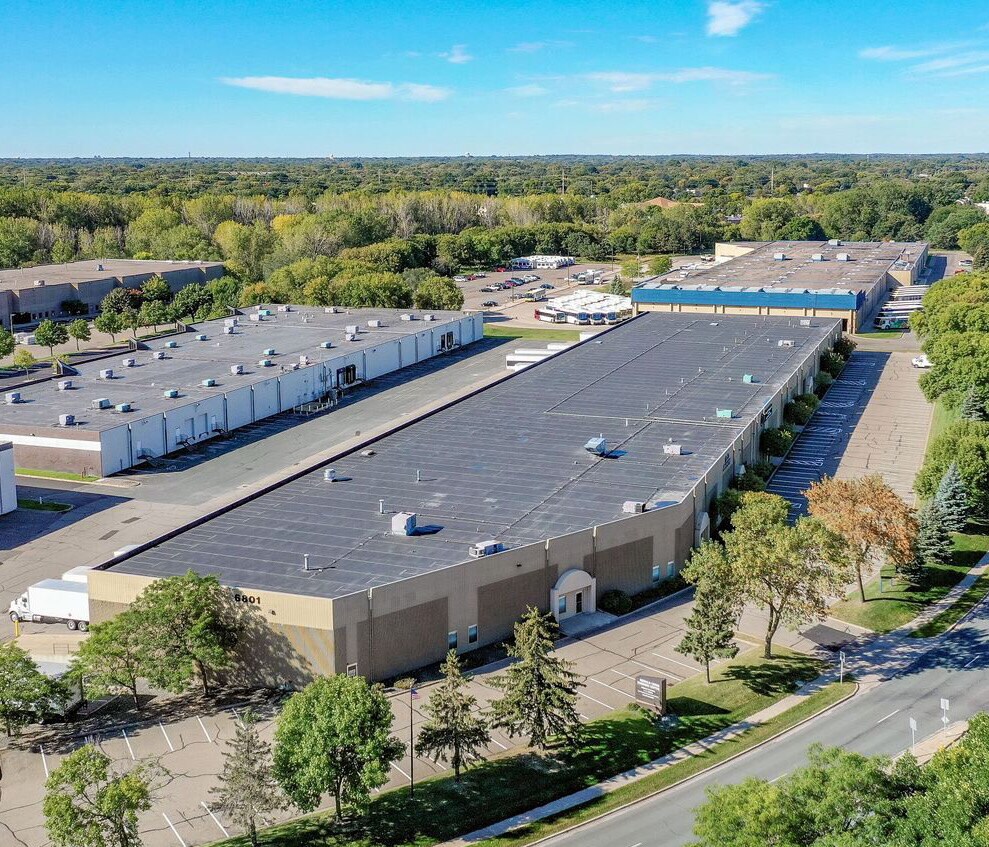 6801 Shingle Creek Pky, Brooklyn Center, MN for lease Primary Photo- Image 1 of 3