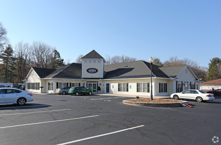 1090 Meriden Waterbury Tpke, Cheshire, CT for sale - Building Photo - Image 2 of 6