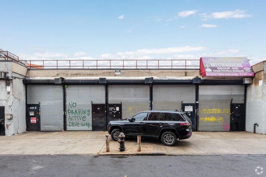 435 Austin Pl, Bronx, NY for sale - Building Photo - Image 2 of 8