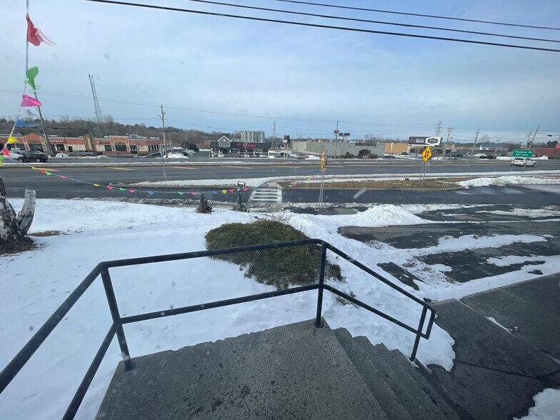 102 Headson Dr, Syracuse, NY à louer - Photo du bâtiment - Image 3 de 5