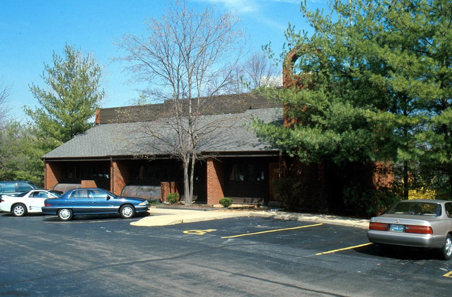 4 The Pines Ct, Saint Louis, MO for sale - Building Photo - Image 3 of 13