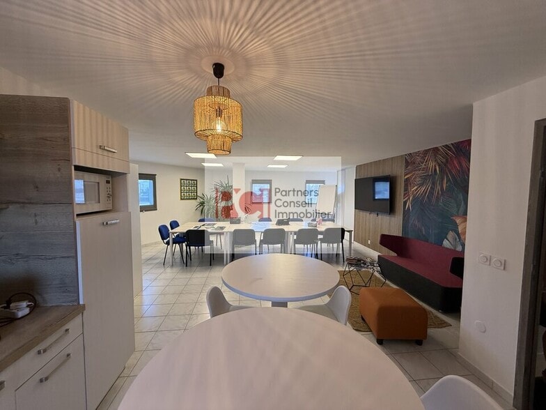 Office in Caissargues for lease - Interior Photo - Image 1 of 1