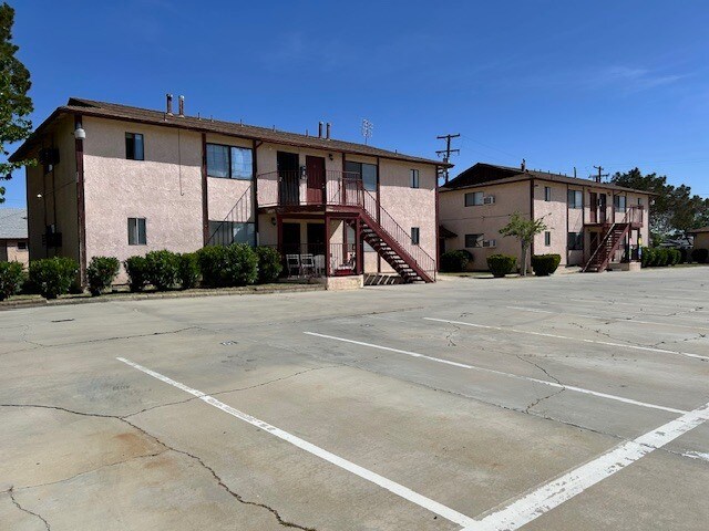 15430 Meyer Rd, Mojave, CA à vendre - Photo du bâtiment - Image 1 de 11