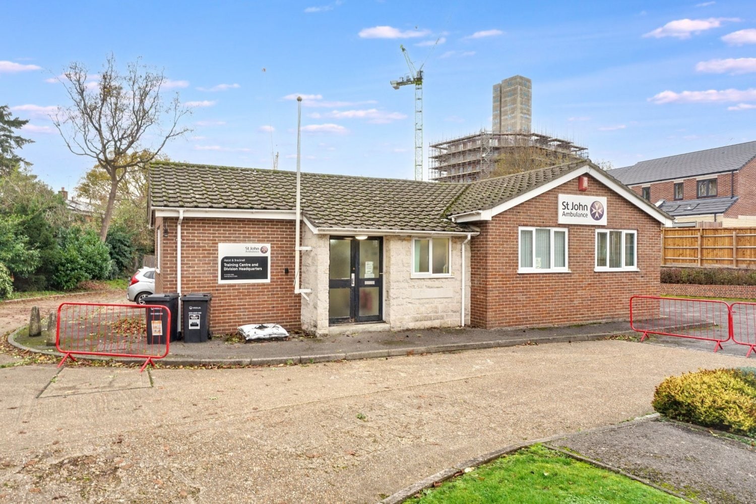 Crowthorne Rd N, Bracknell for sale Primary Photo- Image 1 of 2