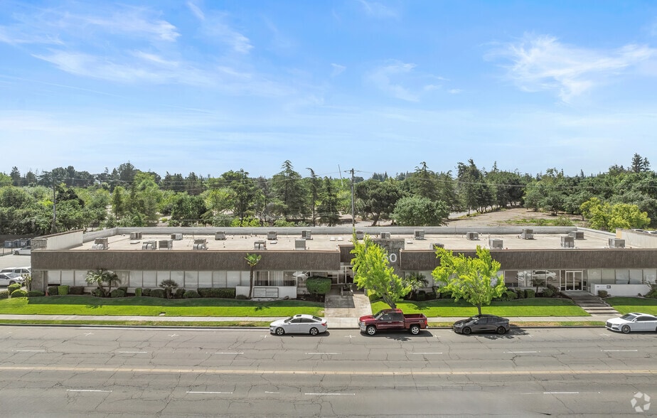1350 W Robinhood Dr, Stockton, CA for lease - Building Photo - Image 3 of 13