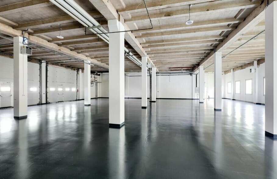 4 Allée Du Cantal, Lisses for lease - Building Photo - Image 1 of 8
