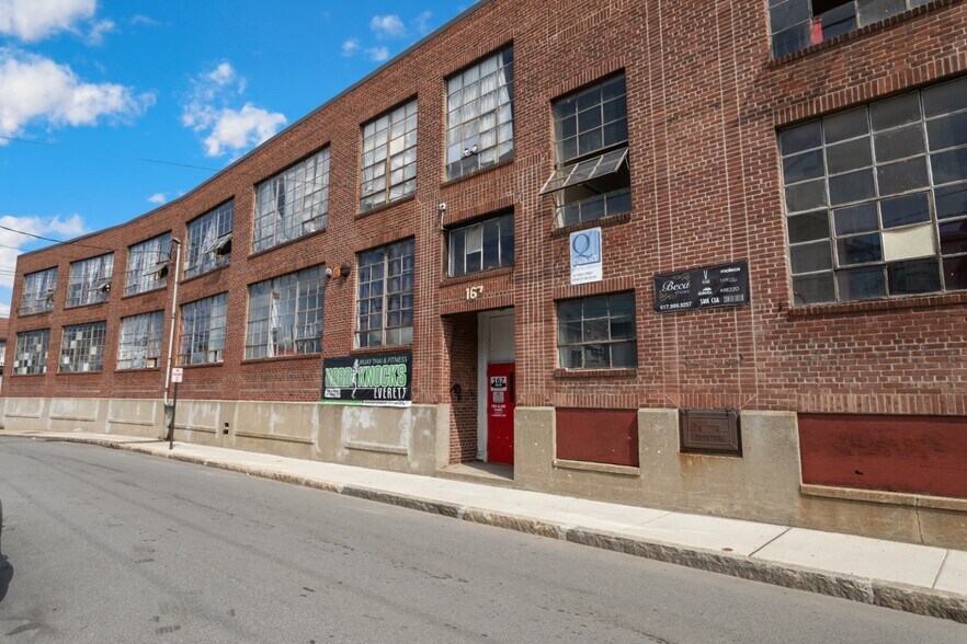 165-167 Bow St, Everett, MA à louer - Photo du bâtiment - Image 2 de 18