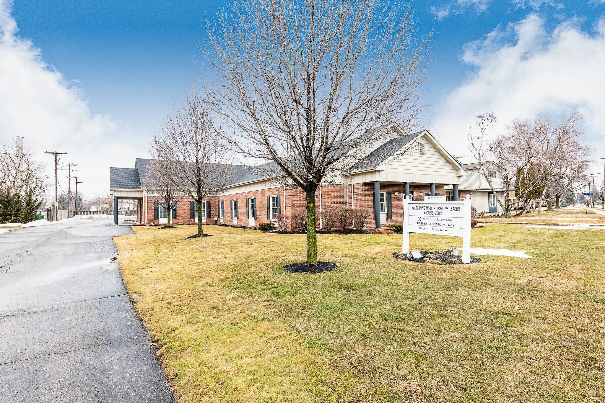 26333 Jefferson Ave, Saint Clair Shores, MI à louer Photo du bâtiment- Image 1 de 5