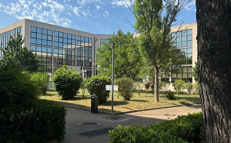 Office in Aix-en-Provence for lease Building Photo- Image 1 of 13