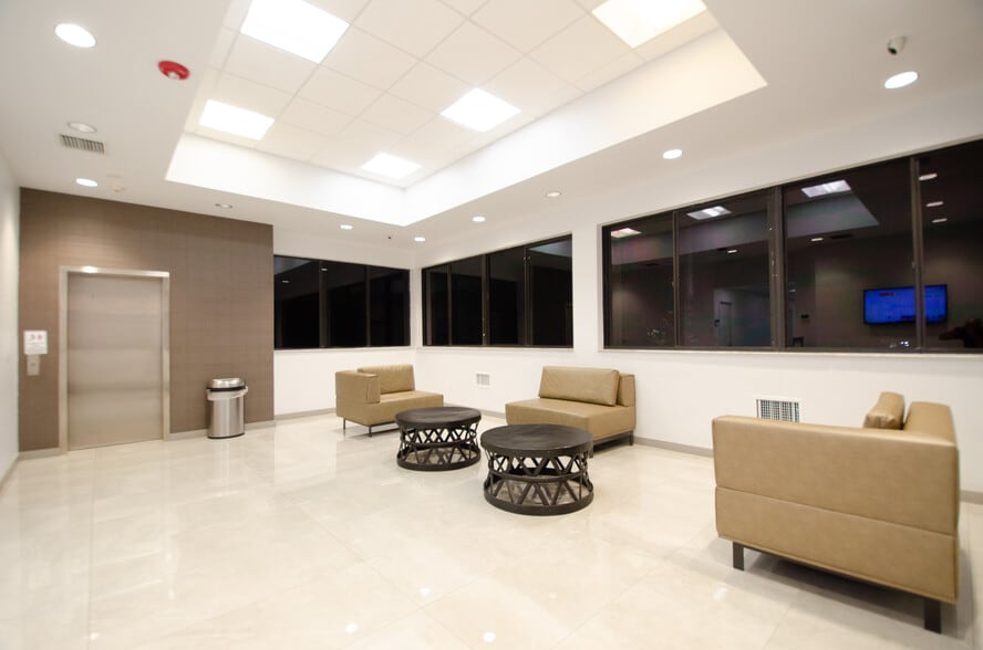 7001 SW 97th Ave, Miami, FL for lease - Interior Photo - Image 2 of 11