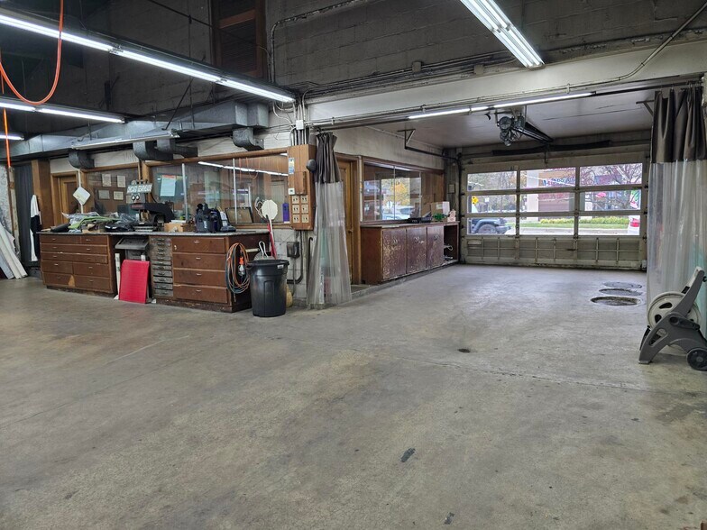 6243 N Clark St, Chicago, IL à vendre - Photo du bâtiment - Image 3 de 14