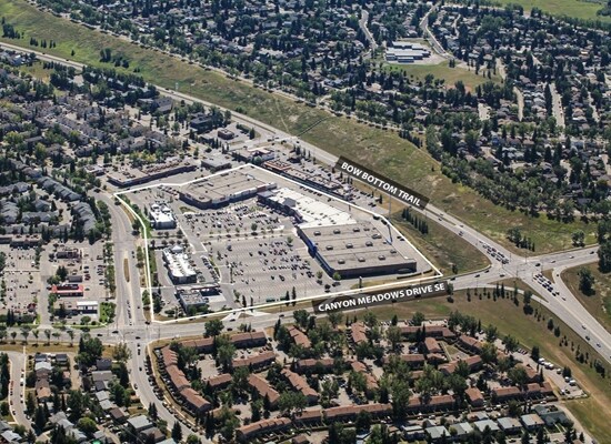 1221 Canyon Meadows Dr SE, Calgary, AB à vendre Aérien- Image 1 de 1