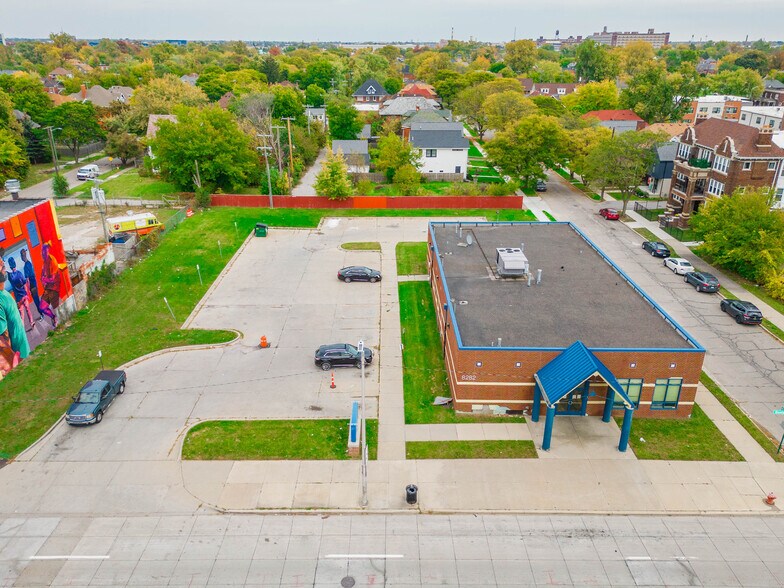8282 Woodward Ave, Detroit, MI à vendre - Photo du bâtiment - Image 3 de 9