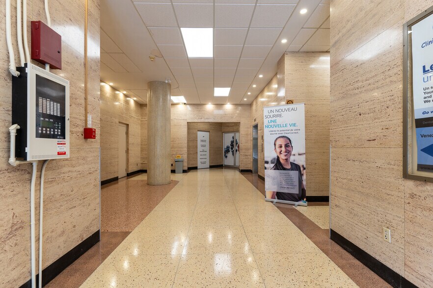 1255-1289 Boul Laird, Mont-Royal, QC à louer - Photo intérieure - Image 2 de 7