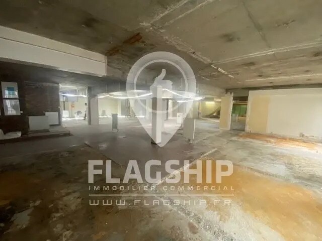 Retail in Paris for sale Interior Photo- Image 1 of 9