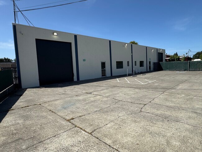 Plus de détails pour 104 Maxwell Ct, Santa Rosa, CA - Industriel à louer