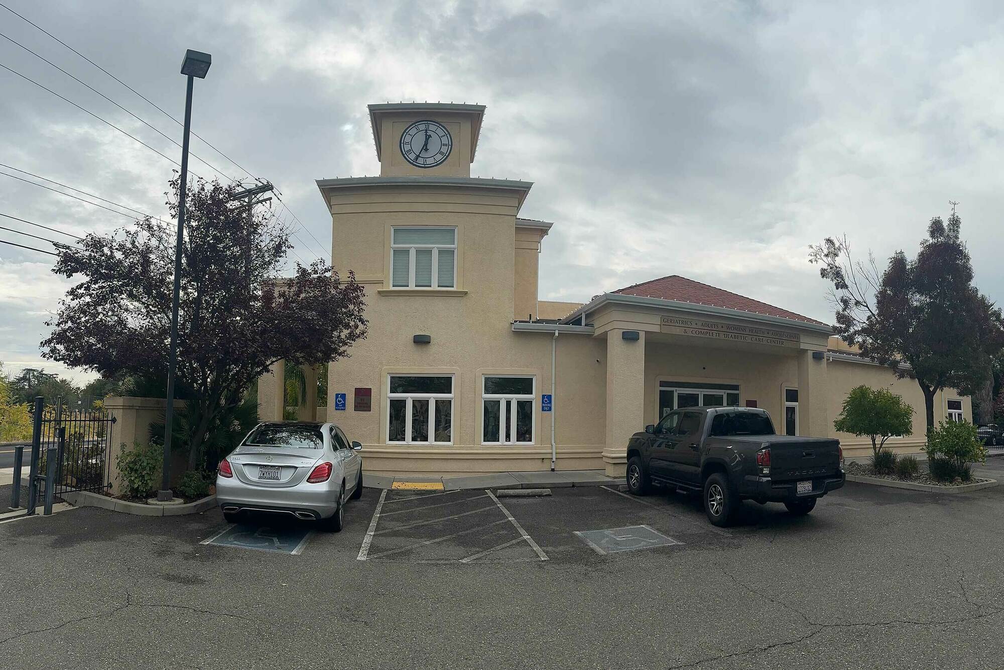 2110 Railroad Ave, Redding, CA for lease Building Photo- Image 1 of 7