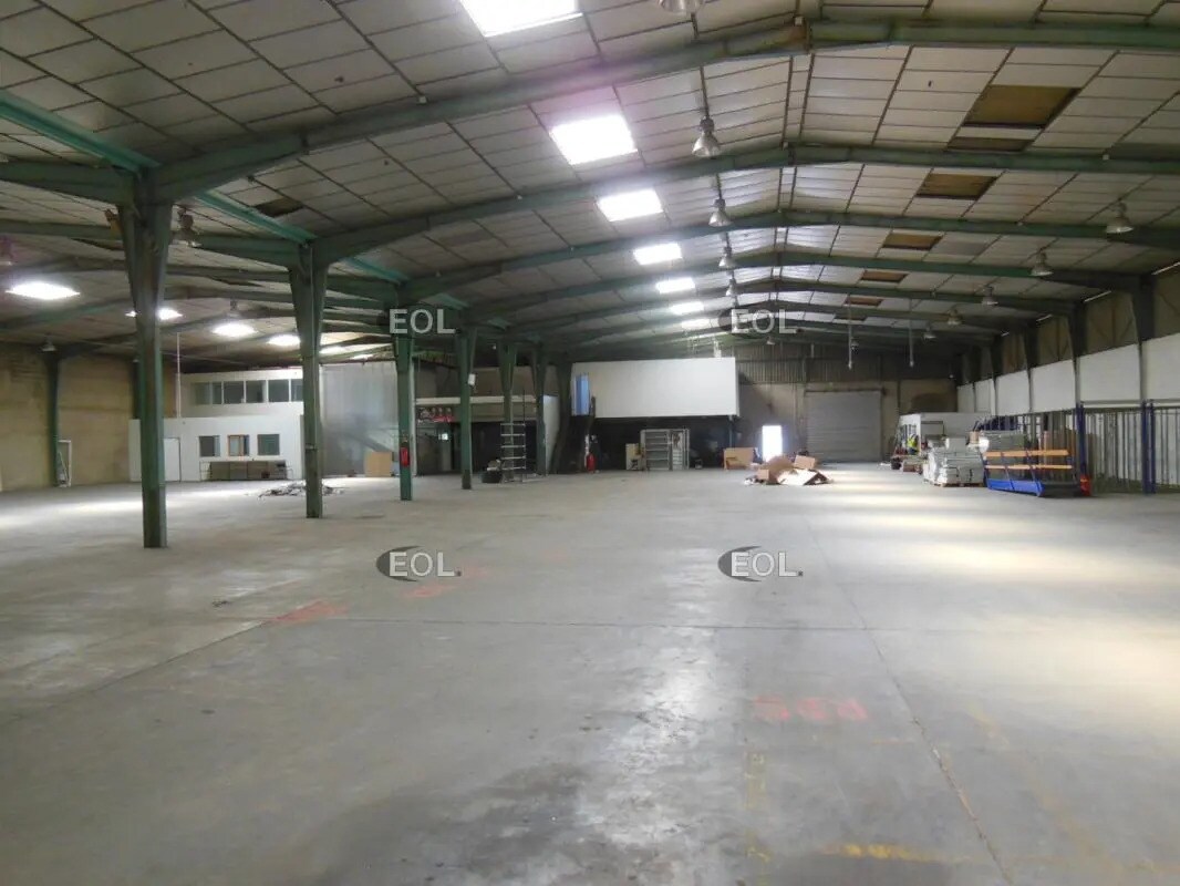 Industrial in Vitrolles for lease Building Photo- Image 1 of 3