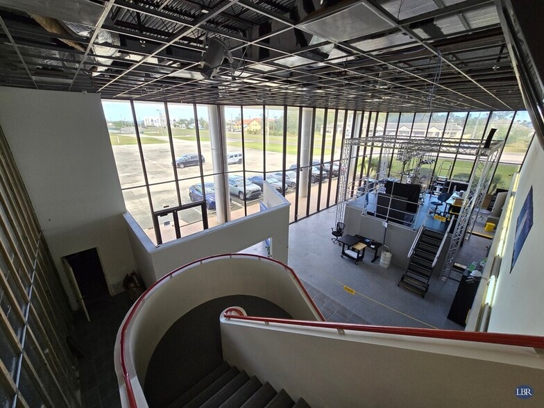 5200 S Washington Ave, Titusville, FL for sale - Interior Photo - Image 3 of 16