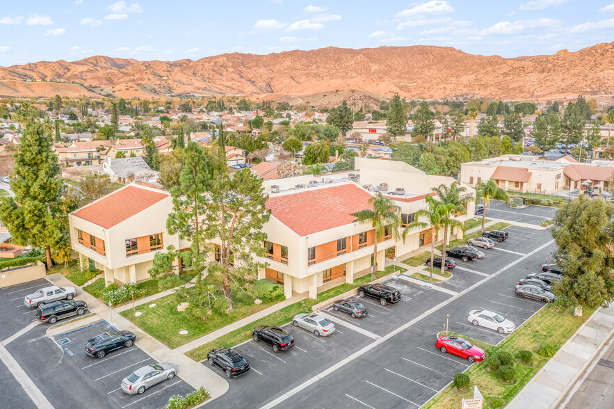 5775 E Los Angeles Ave, Simi Valley, CA for lease - Building Photo - Image 1 of 5