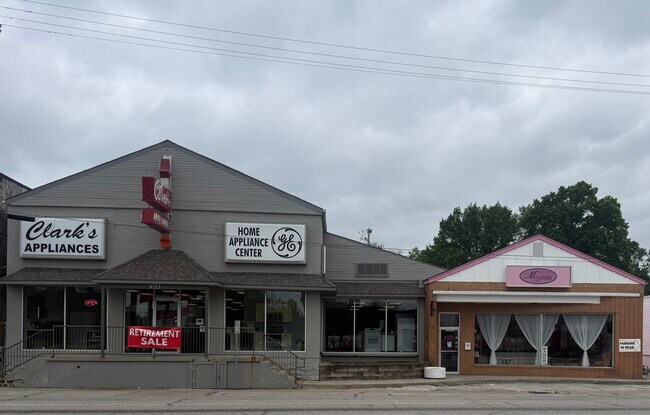 Plus de détails pour Two Buildings in High-Traffic KC Metro – Commerce de détail à vendre, Raytown, MO