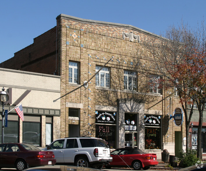 105-107 N Main St, West Bend, WI à vendre - Photo principale - Image 1 de 1