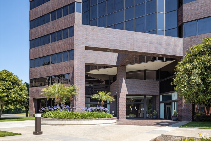 2201 Dupont Dr, Irvine, CA for lease - Building Photo - Image 3 of 17