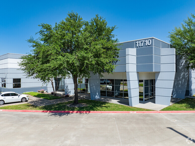 11710 North Freeway, Houston, TX for lease - Primary Photo - Image 1 of 5