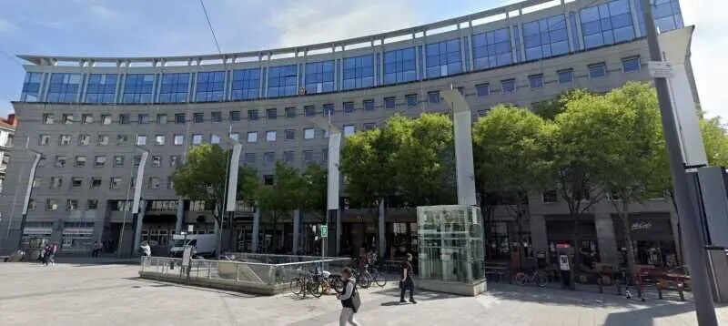 Office in Villeurbanne for lease Building Photo- Image 1 of 2