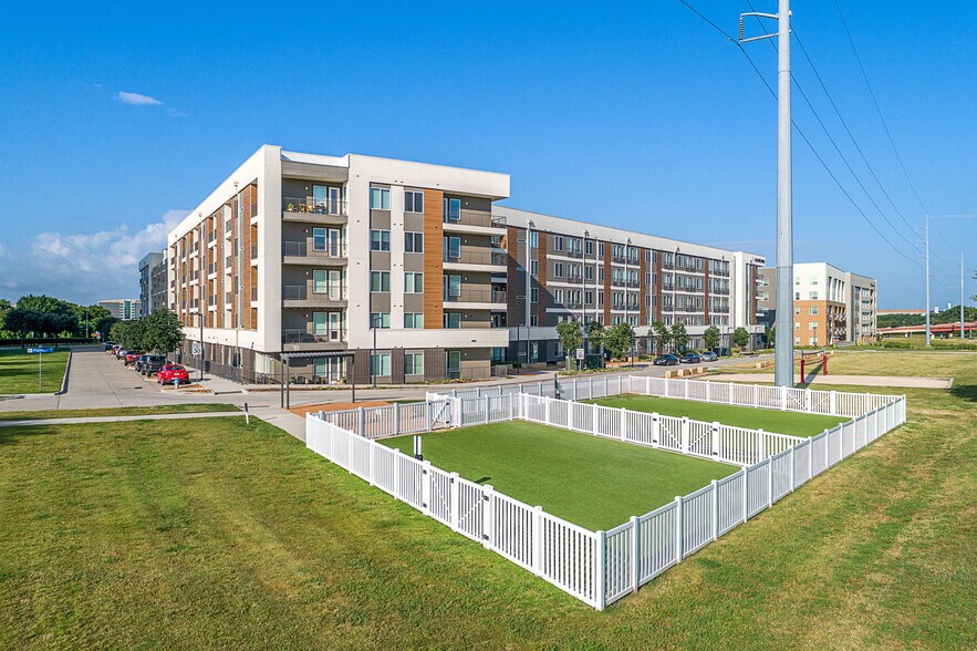 110 W Cityline Dr, Richardson, TX à louer - Photo du bâtiment - Image 2 de 55