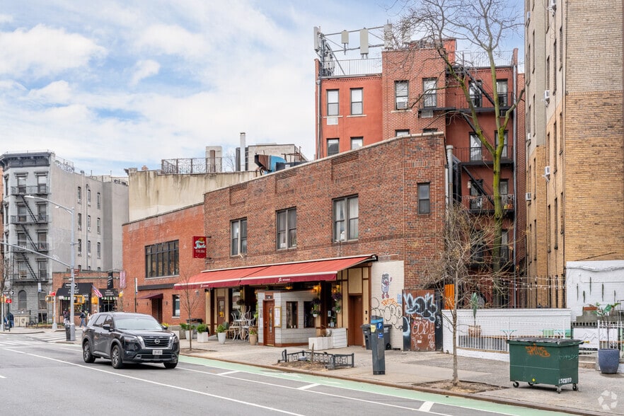 59-61 Carmine St, New York, NY à louer - Photo du bâtiment - Image 3 de 7