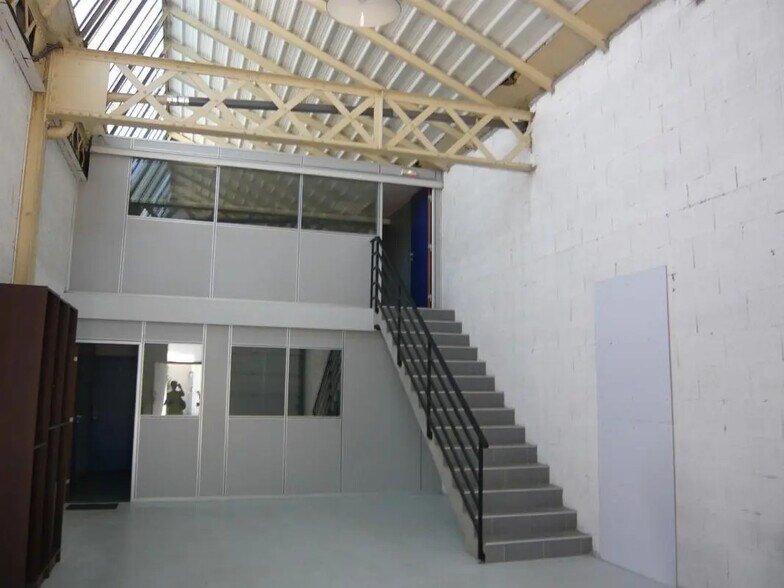Industrial in Vénissieux for lease - Interior Photo - Image 1 of 1