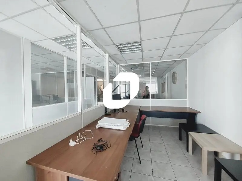 Office in Mauguio for lease Interior Photo- Image 1 of 10