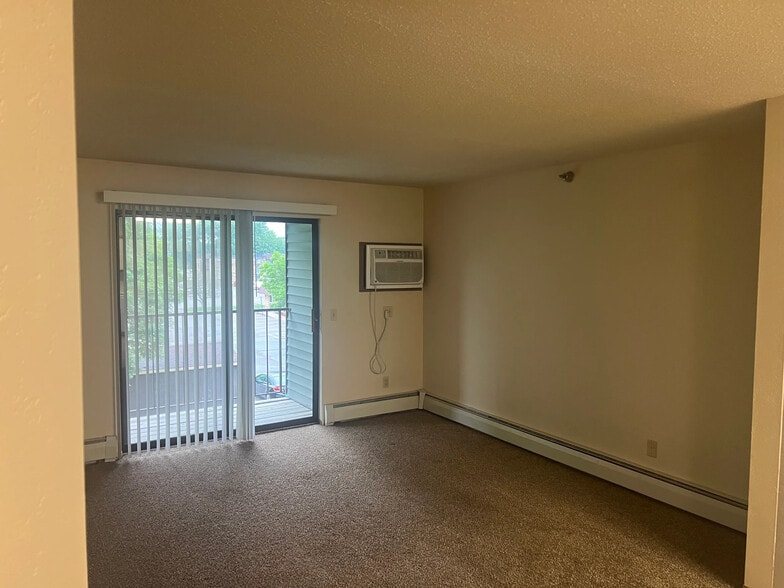 160 Homestead Rd, Mankato, MN for sale - Interior Photo - Image 3 of 12