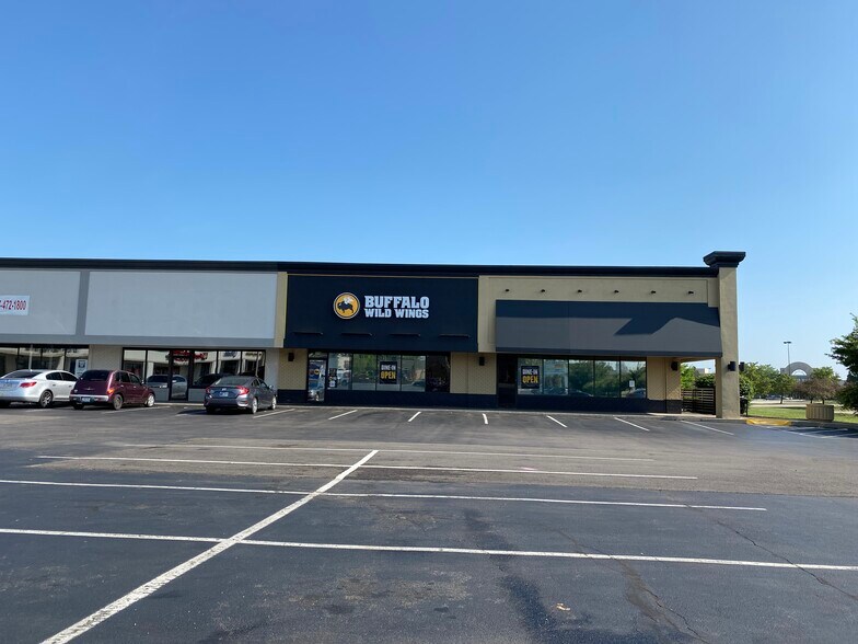 800-836 E Mcgalliard Rd, Muncie, IN à louer - Photo du bâtiment - Image 3 de 3